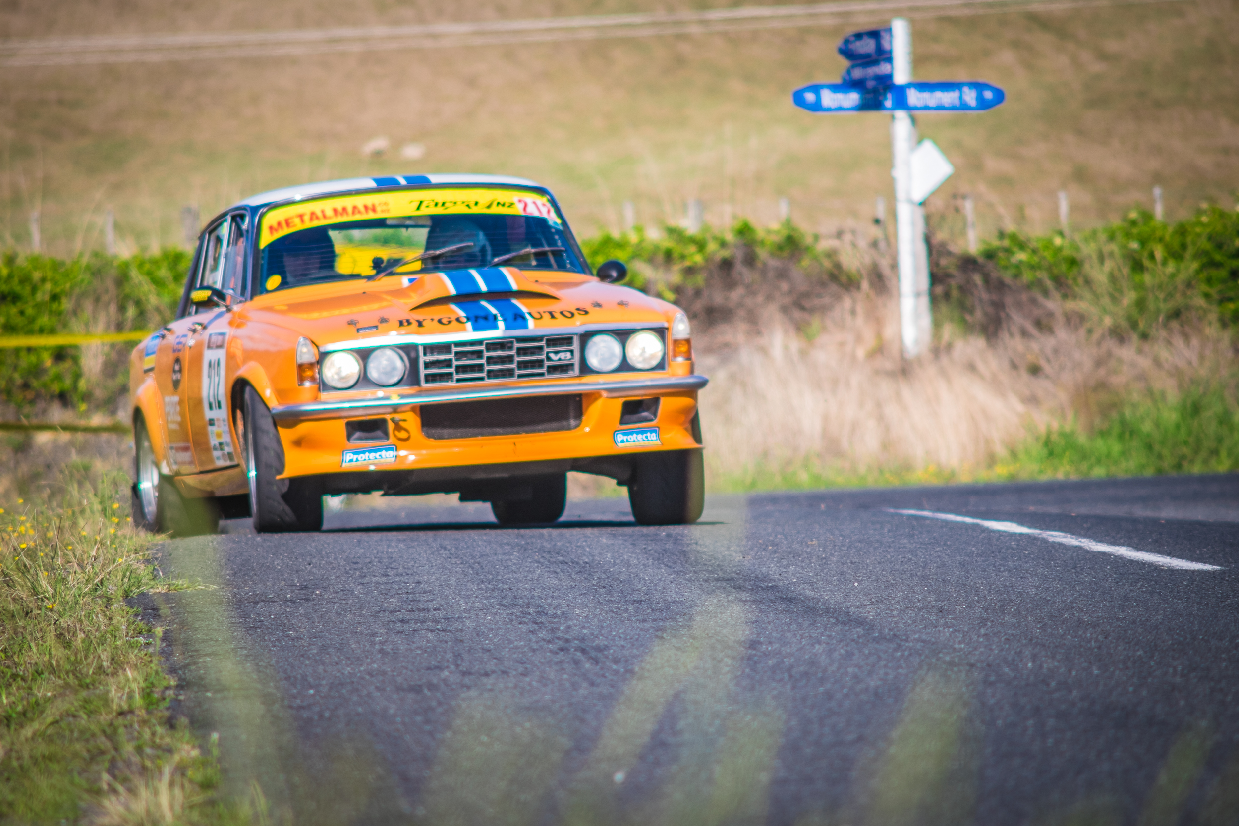 Targa mechanics and service crews in action